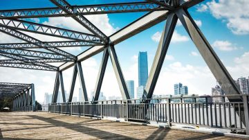 Estrutura metálica ou de concreto: qual é mais econômica para galpões? - STRUKT Engenharia
