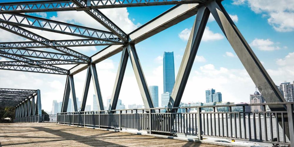 Estrutura metálica ou de concreto: qual é mais econômica para galpões? - STRUKT Engenharia